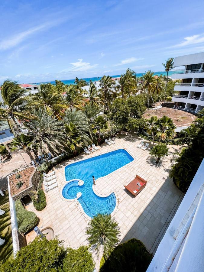 Hotel California Playa El Yaque 外观 照片